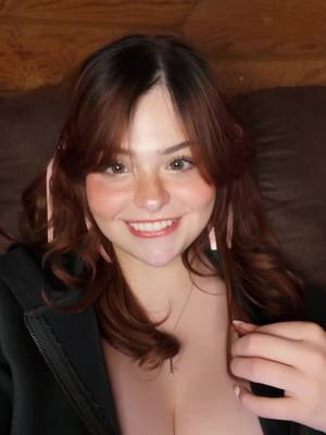 A post by @eveirisowo on TikTok caption: Come see what I can give you #softdomgf #egirl #intimacyloop 