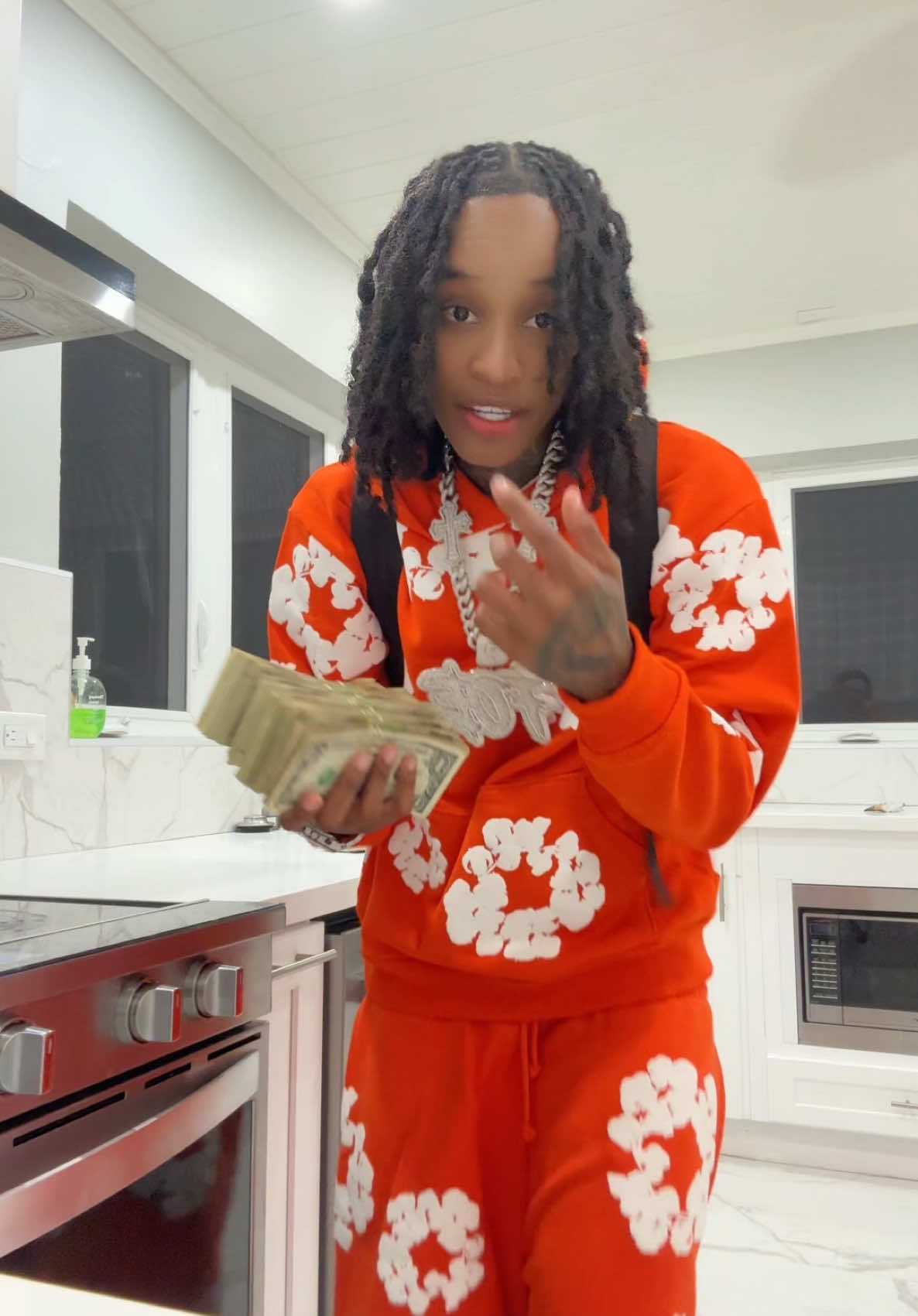 A post by @thelilperfect on TikTok caption: It’s Just Me & Youuuuu💸