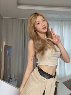 A post by @sia_jiwoo on TikTok caption: 이 트렌드 어려워 😂