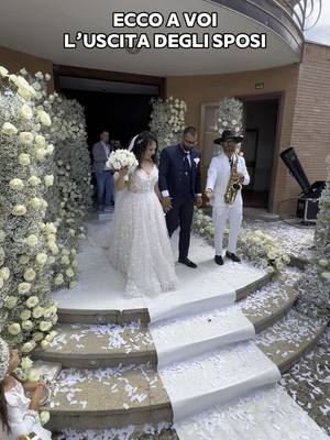 A post by @joysaxlive on TikTok caption: Gli SPOSI!! A voi i commenti🫵🏻 #joysax #weddingceremony #saxophone #saxophone🎷 #sposi #brideandgroom #weddingday #wedding #matrimonio 