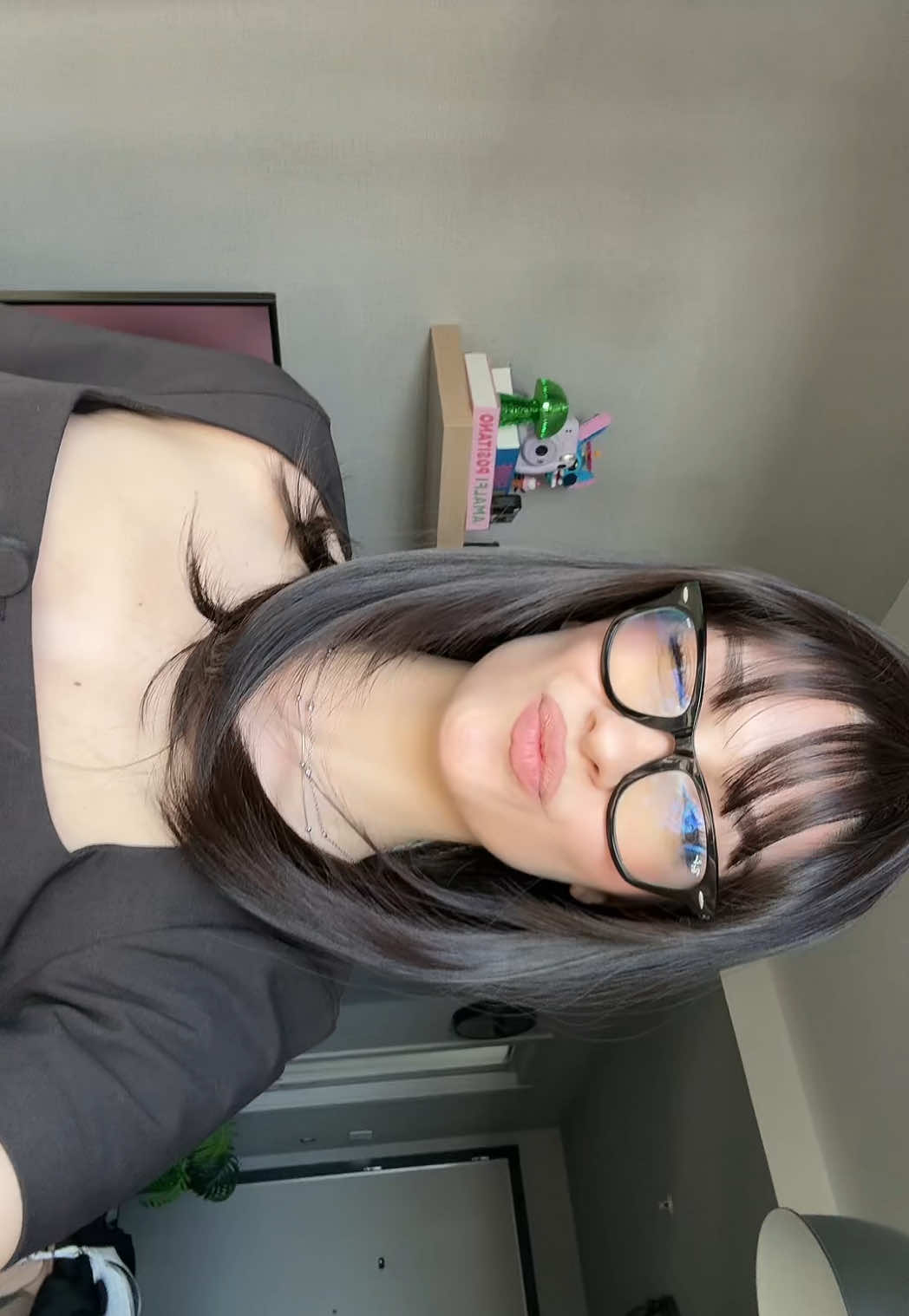 A post by @demiirhaan on TikTok caption: arabesk sevmem. 
