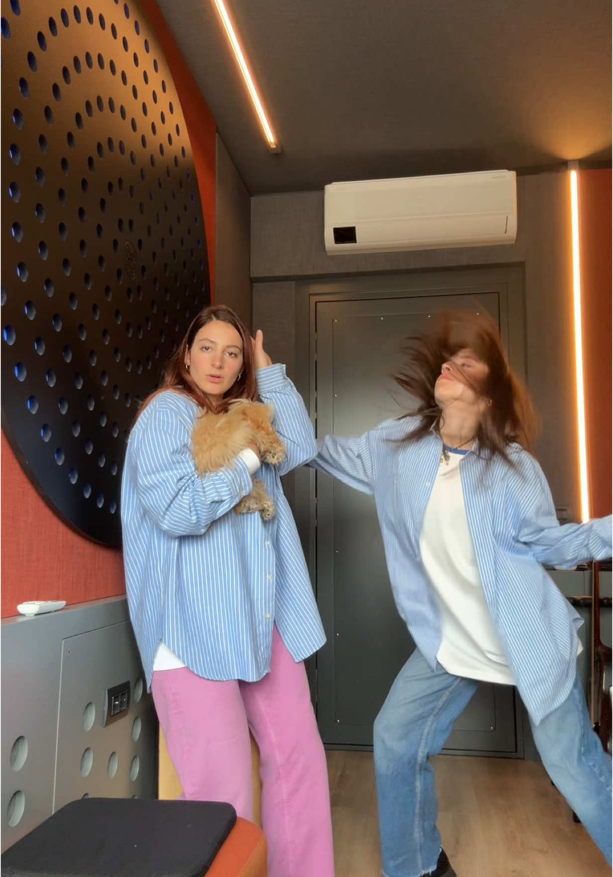 A post by @angelinamango__ on TikTok caption: manco a metterci d’accordo @hennamusica 
