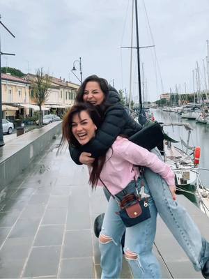 A post by @ria9_2 on TikTok caption: Replying to @Rudina kur shkon nga shiu n bresher 😫@Gersa🤍 