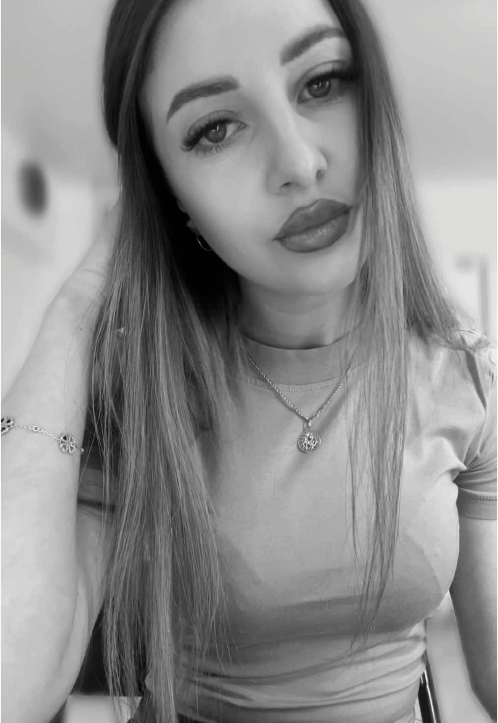 A post by @valeriaroman1996 on TikTok caption: #хочуврекомендацииплизз #paris #viralvideo #CapCut 