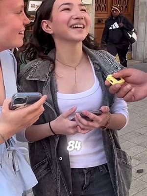 A post by @lelyonnais_ on TikTok caption: Donne ton pourcentage et gagne un cadeau 🎁 #lyon #lelyonnais #cadeau #drole #argent #humour 