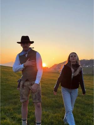 A post by @tream_auf_spotify_ on TikTok caption: Stell dir vor: Sonnenuntergang. Lagerfeuer. See… und dieser Song läuft♥️ #4u 