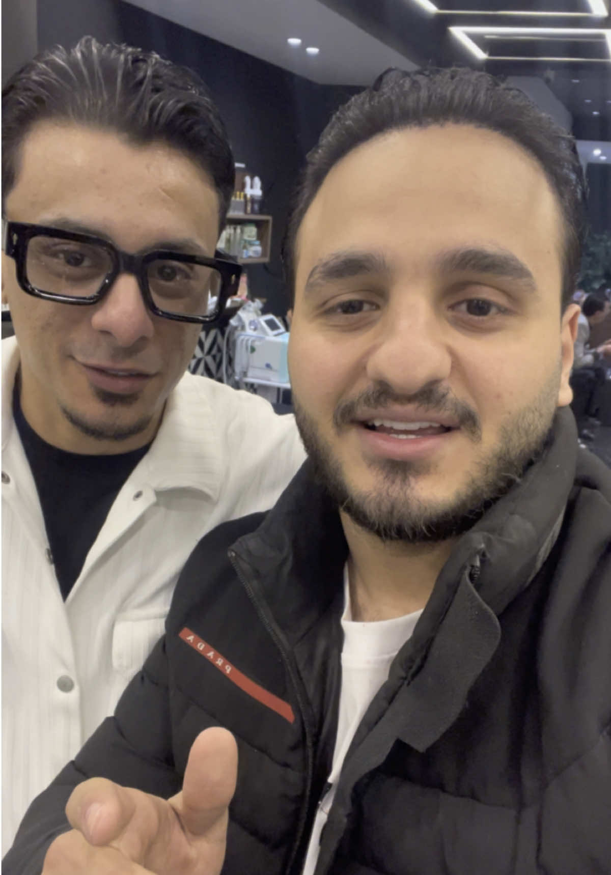A post by @ali_adora on TikTok caption: يا حودة شيبة اسأل اسم المكان اية 😂 بدل متلوش كدة 😅