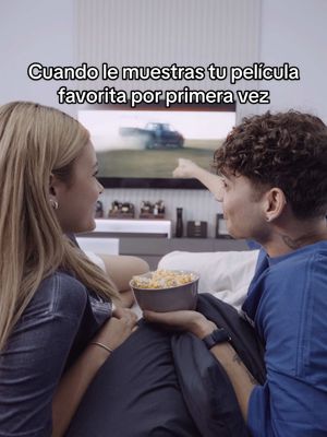 A post by @nandoweee on TikTok caption: Mostrar tus películas favoritas por primera vez… 