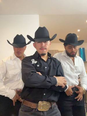 A post by @uzielgonzalezz on TikTok caption: Cuál bombón pues?👀🤠 @Rol Jiménez @elchavaloboots #foryoupage #viral #fyp #desmadre #vaqueros #uziel #eluziel #bailando #baila #bail #bombon #compas #amigos #jaripeos #uzielgonzalez #jalisco #guanajuato #sanluispotosi #aguascalientes #mexico 