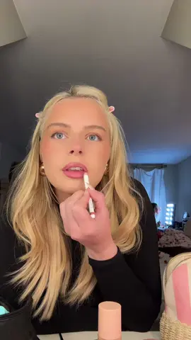 A post by @kpearl on TikTok caption: grwm! for pookies bday 💕💕 #grwm #getreadywithme #makeup #makeuptips 