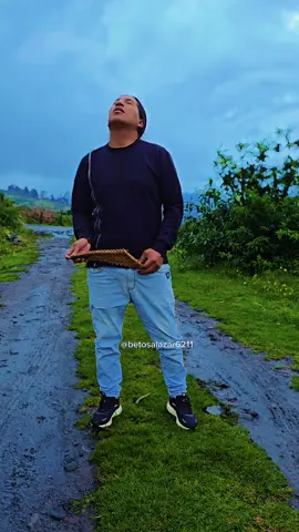 A post by @betosalazar6211 on TikTok caption: tears in heaven #ericclapton 