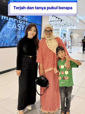 A post by @cahayaicha__ on TikTok caption: Pukul berapa video ni lalu Fyp korang ? 