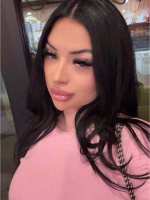 A post by @babessdreaa on TikTok caption: waiting for my food like 🤳🏼 #fypシ #foryoupage 