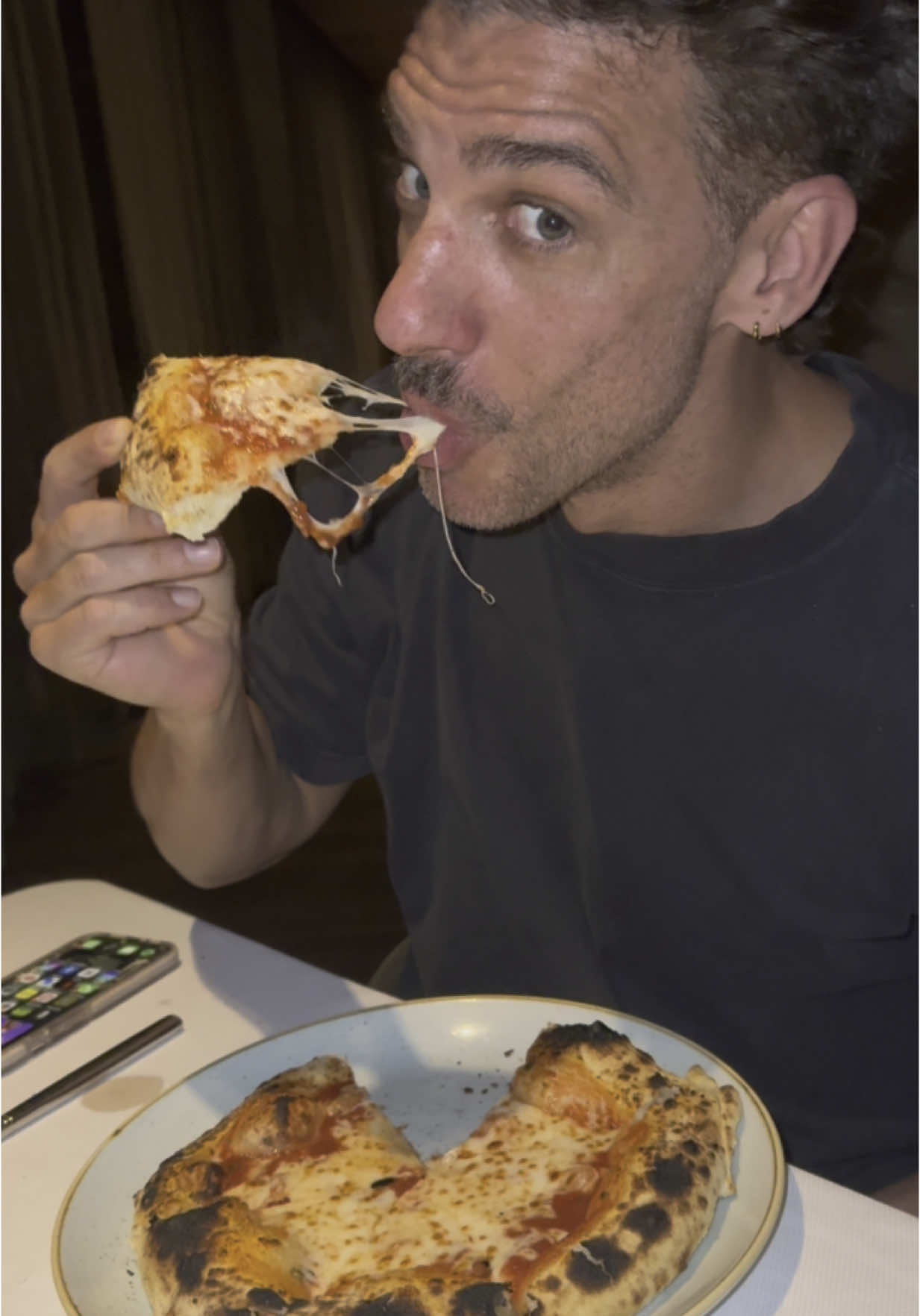 A post by @erickeliasoficial on TikTok caption: #yallegaronlaspipzzas ! 🍕
