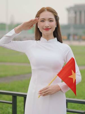 A post by @hoaminzy_hoadambut on TikTok caption: Hoà bình có đẹp không 🇻🇳♥️ chào mừng tháng 4 lịch sử  #hoaminzy #50namgiaiphongmiennnam🇻🇳 