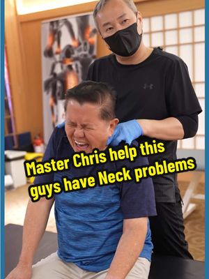 A post by @masterchrisleong on TikTok caption: Master Chris help this guys have Neck problems #masterchrisleong #chrisleong #tittar #clm #clmethod #midvalley #Premium #suite #pavilion #sripetaling #ampang #梁润江 #跌打 #师父 #鐵打 #师傅 #jakarta 