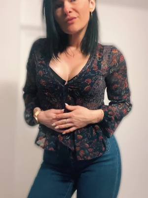 A post by @anastlhk on TikTok caption: Dans la peau… #amoureuse 