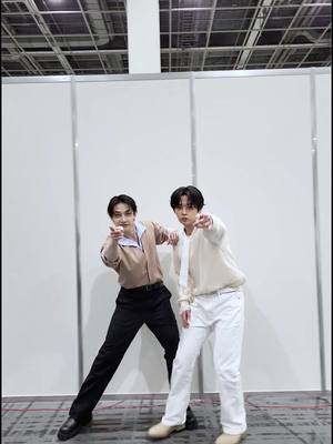 A post by @straykids_japan on TikTok caption: I GOT YOU 🫵🩷 またすぐにお会いしましょう、STAY！ #StrayKids #スキズ #BangChan #LeeKnow #バンチャン #リノ 