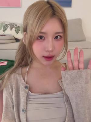 A post by @sia_jiwoo on TikTok caption: 🇰🇷🇺🇸🇪🇸🇹🇭🇻🇳🇯🇵🇮🇩🇫🇷🇦🇪어느나라 말이 가장 어색한가요 ?? 😂