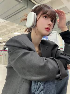 A post by @inju_lee on TikTok caption: All airlines were delayed or cancelled due to strong winds 😂😂😂