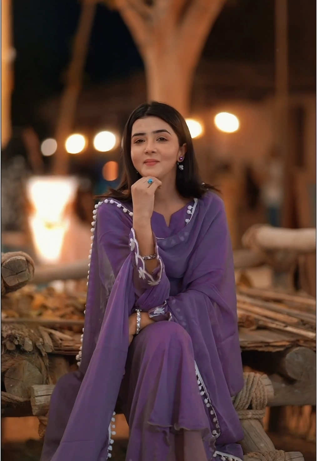 A post by @faryal_fairyyy on TikTok caption: Is liye me tujhse piyar krun 💃 #faryalfairyyy #foryou #foryoupage 