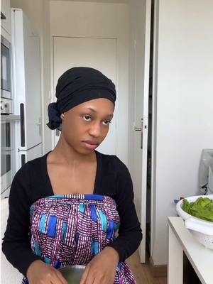 A post by @kim.makosso_officielle on TikTok caption: Dites-moi en commentaire comment vos mamans auraient réagi 😂😂 #pourtoi #videoviral #vanessanjoya