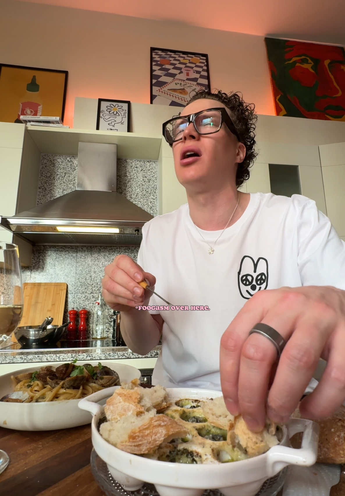 A post by @itsjabulani on TikTok caption: tästä tulee mun tutkimus. ootin halpaa hintaa. Ehkä seuraava on 1€.