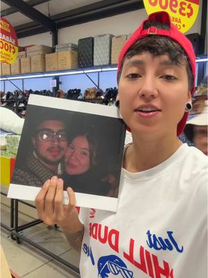 A post by @mariicentenoooo on TikTok caption: Si los encuentran díganles que el regalito quedó acá 😅