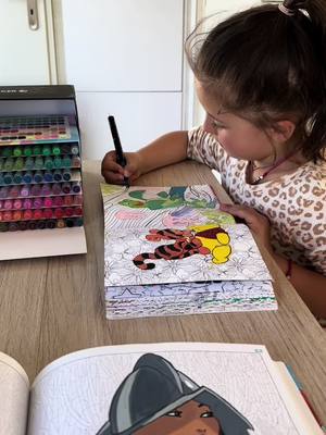 A post by @davidlogananna on TikTok caption: Mon bébé pas au top, otite et trachéite, donc journée au chaud pour Anna ❤️ Et une surprise d’une gentille abonnée, merci à @Magyk FloweRs 😘 #anna #pourtoi #fyp #gitan 