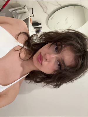 A post by @sanymaaa on TikTok caption: greasy hair