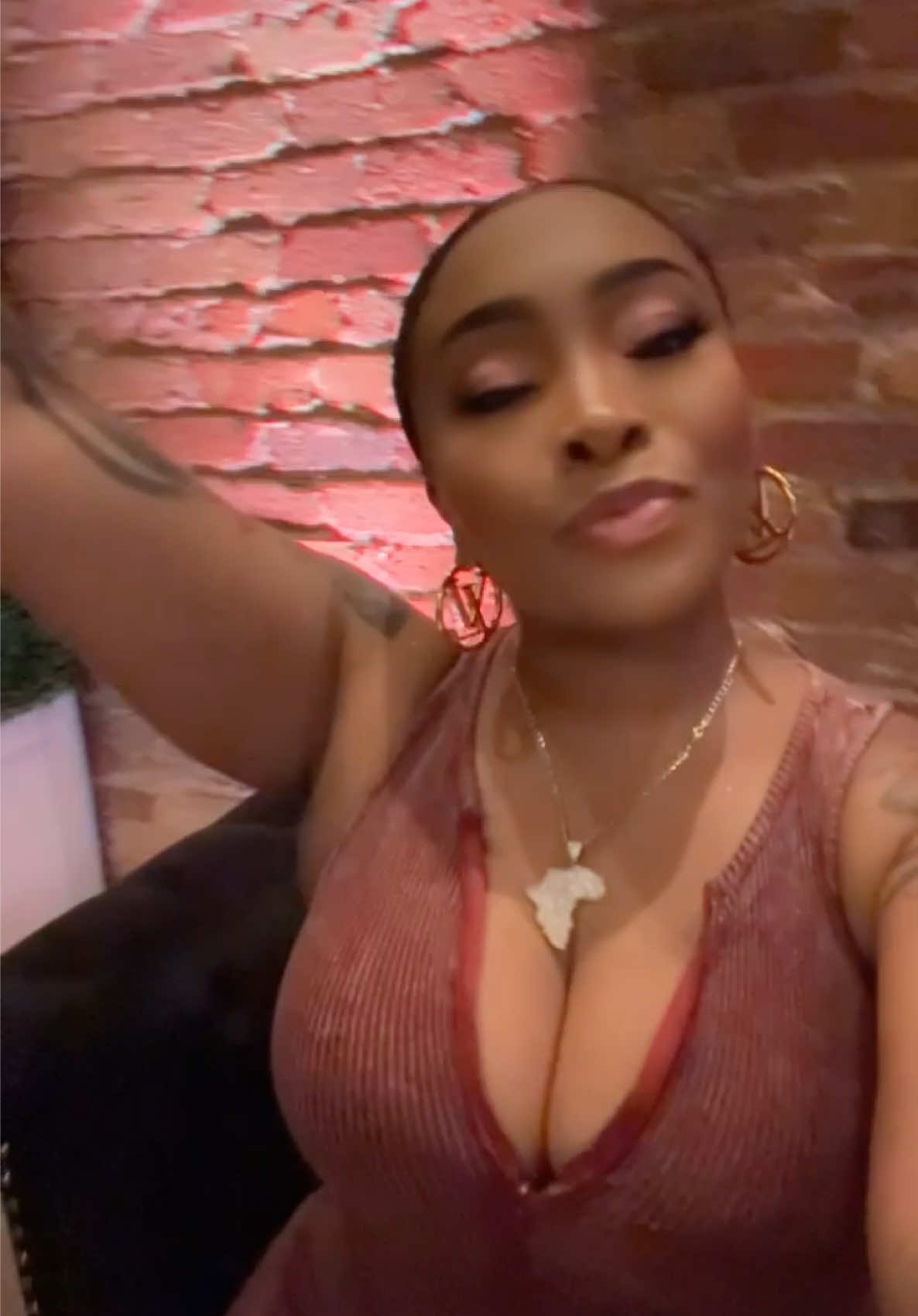 A post by @yorellamichelle on TikTok caption: ONE THING I LOVE IS A GOOD DJ PLAYING SOME GOOD MUSIC 💕 #goodmusic #dj #fyp