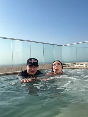 A post by @christianfabiannn on TikTok caption: Extrañamos la playa 😭💔 jaja #NewMusic