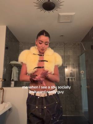 A post by @yasbarbieri on TikTok caption: *especially a gamer🤭