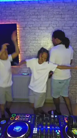A post by @wheelyhyp on TikTok caption: #LIVEhighlights #TikTokLIVE #LIVE him bad ee