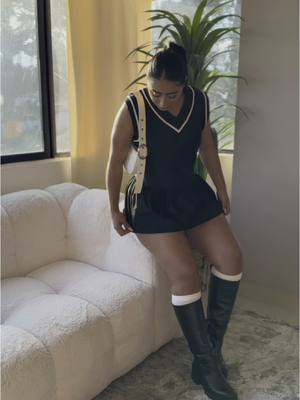 A post by @monicavallejooficiall on TikTok caption: Califica mi Outfit del 1 al 10..