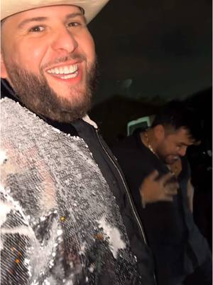 A post by @elfantasma.oficial on TikTok caption: Qué RICO huele mi COMPADRE 😱👻  #elfantasma #fyp #gerardodiazysugerarquia 