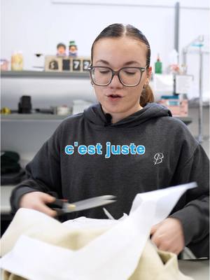 A post by @brodame.ca on TikTok caption: Notre BEST-SELLER #1 est présentement en promo!!😳🤯  Les produits silhouettes te permettent de: ✍🏼 Faire tracer la photo de ton choix, par notre équipe 🎨 Choisir la couleur de la broderie et du vêtement 💬 Ajouter du texte ✨ Te démarquer et porter un morceau full personnalisé! #personnalisation #silhouette #broderiepersonnalisée 