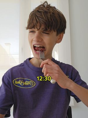 A post by @elcromass on TikTok caption: ¿Era así el trend? pd: fuera bromas, el corazón está bueno #elcromas