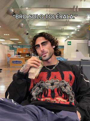A post by @carlosbelcast on TikTok caption: Cómo se complican la vida 