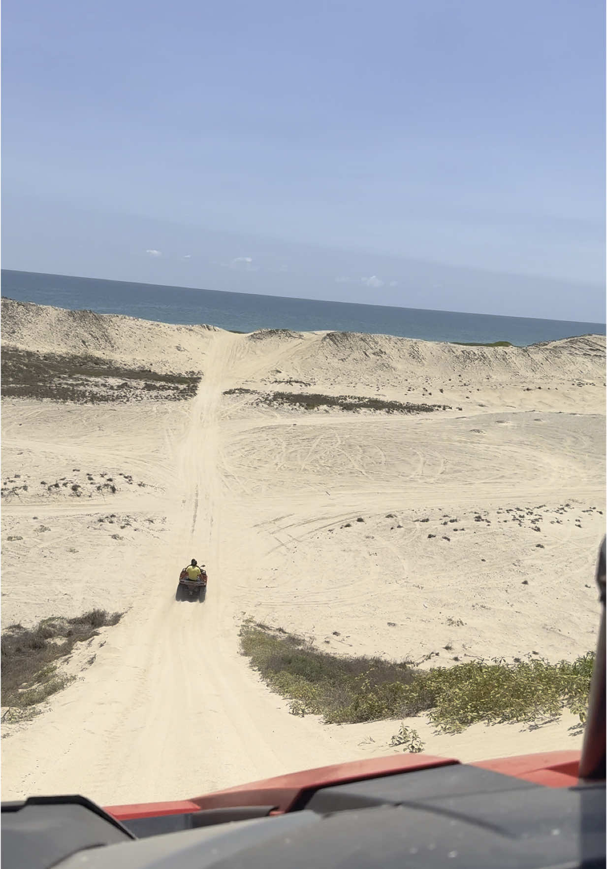 A post by @karlagarcia48 on TikTok caption: Dunas ❤️‍🔥🌊 #rzr #4x4 #polaris #ruta #dunas #fyp 