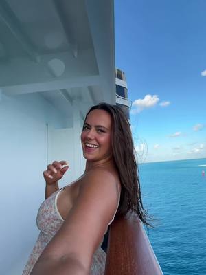 A post by @spencer.barbosa on TikTok caption: A TREND FOR HAZEL EYESSSS🫡🫡🫡🤎🤎🤎 #girls #eyes #trend #cruise 