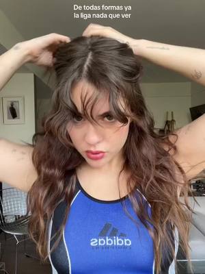 A post by @danyrdzsaa on TikTok caption: Yo usando hasta plumas de la escuela a mis 15 