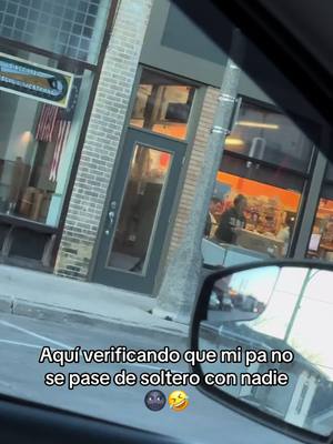 A post by @nicol_gomez__ on TikTok caption: Tiene una hija bien toxi 🌚🤣