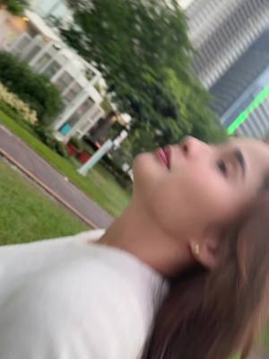 A post by @christianmae22 on TikTok caption: Hahahhaa effort masyado ang nagvideo nito ah hahaha