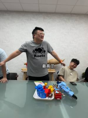 A post by @lloydlin999 on TikTok caption: 阿隆支持學生去做他想做的事 #快樂阿隆 #泳欣高中 #自媒體分享會 #課程