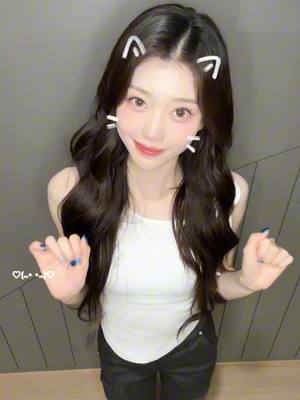 A post by @official_kep1er on TikTok caption: 浅浅跺一下吧🙂‍↕ #샤오팅 #XIAOTING #Kep1er #케플러