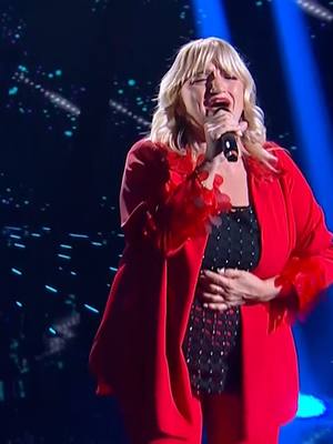 A post by @thevoiceitaly on TikTok caption: Graziella alla Finale di #TheVoiceSenior ci fa un grande regalo, cantando di nuovo la sua versione di "Fai rumore", emozionandoci come la prima volta 💖 #davedere