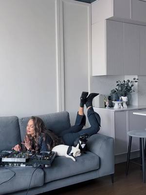 A post by @twinsprojectdjs on TikTok caption: Rate this from 1 to 10 🔥 ID track: Alicante - Hugel, Tom Enzy