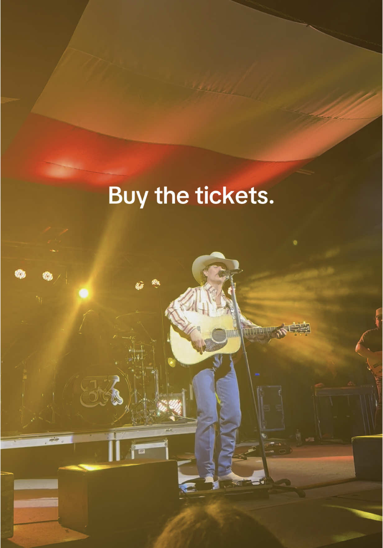 A post by @nolaandmollylabs on TikTok caption: @Braxton Keith #braxtonkeith #houston #htx #galvestoncountyfair #galveston #countrymusic #country 