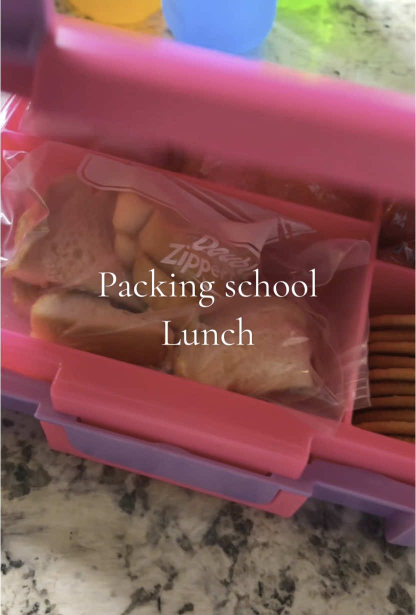 A post by @____sime on TikTok caption: Packing school lunch! #transformation #springvibes #love #packing #lunch #fresh #girl 